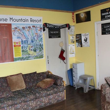 Kicking Horse Backpacker Hostel Golden Eksteriør bilde